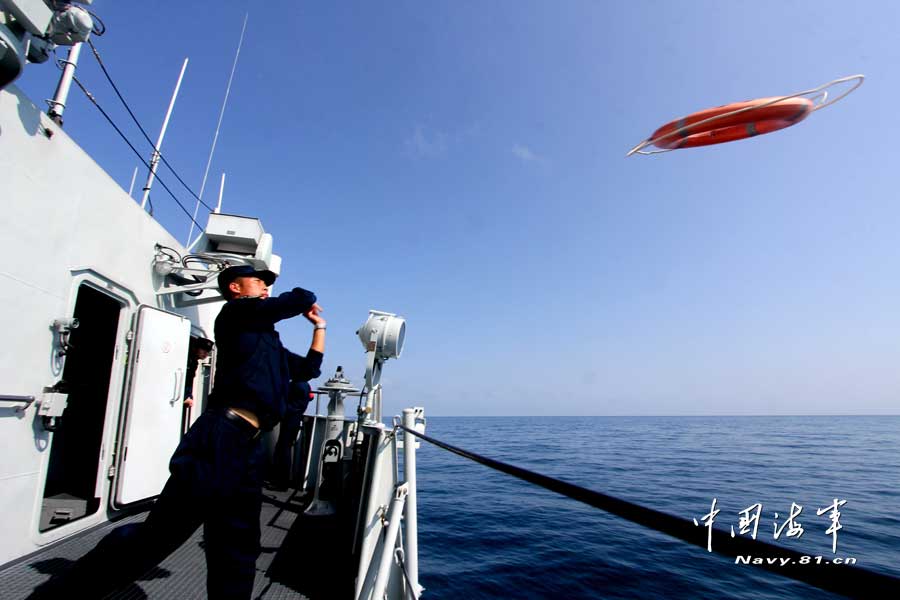高清：中国海军亮剑南海 各式武器开火猛攻