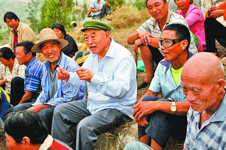 一方金印在民心——记唐庄镇党委书记吴金印践行群众路线的事迹