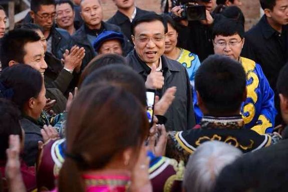 李克强来到赫哲族村:你们的未来一定会更美好