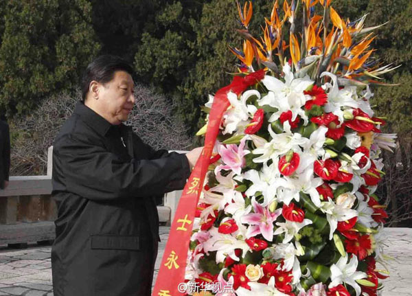 习近平瞻仰华东革命烈士陵园