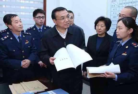 李克强:瞪起火眼金睛确保食品安全