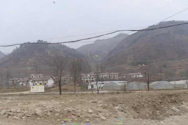 李克强赴秦巴山区看望特困群众