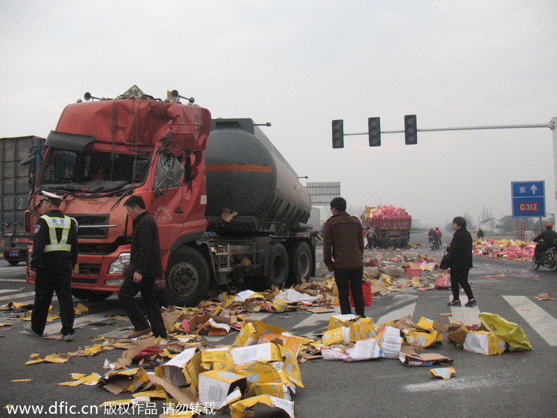 习近平对马来西亚载28名中国游客船只失联作