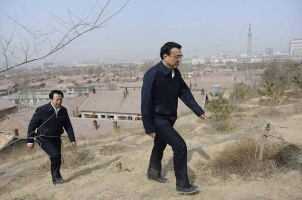 李克强考察赤峰棚户区：一定让你们住上新房
