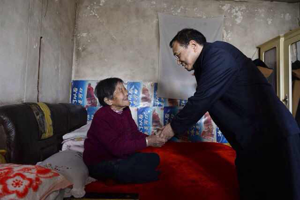 李克强考察赤峰棚户区：一定让你们住上新房