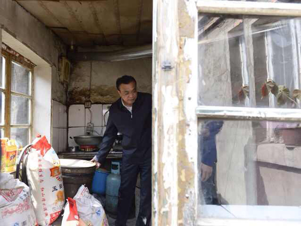 李克强考察赤峰棚户区：一定让你们住上新房