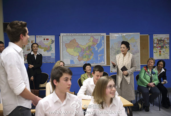 彭丽媛在德国中学讲述“中国梦”