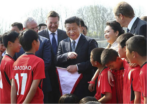 习近平：外交舞台上的“足球先生”