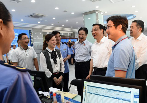 李克强海南考察：入小店访渔民 谈改革察民生