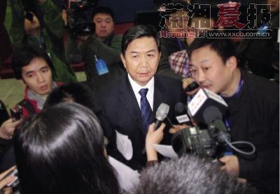 山西问题疫苗事件发布会仅持续15分钟遭抗议