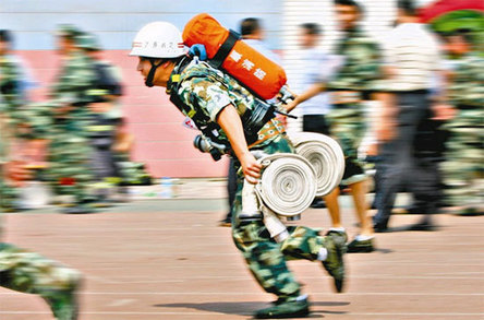 太原市消防部队战士比武场上大PK