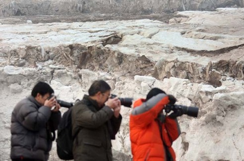 黄河壶口瀑布开河迎客