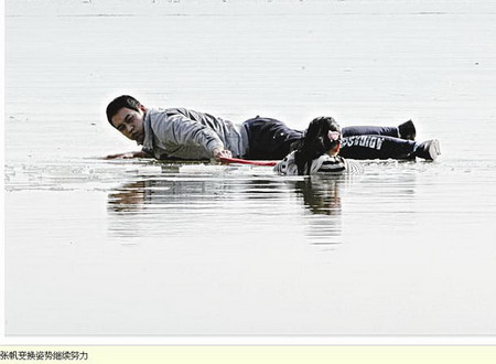 太原小伙平陆黄河湿地卧冰勇救落水女孩