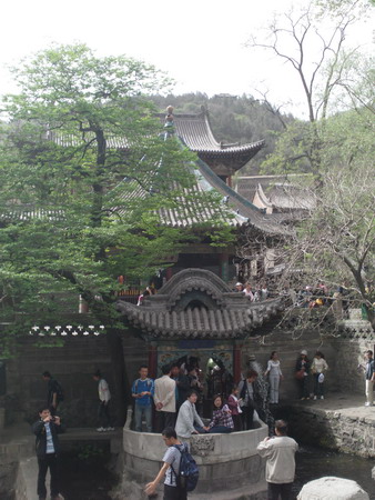 山西：五一小长假 游客如织