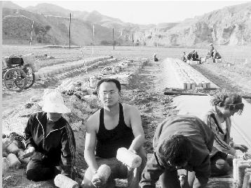我身边的共产党员——左龙：“黑金”富村民