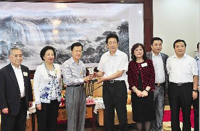 香港商界高层投资考察团在山西太原考察投资发展