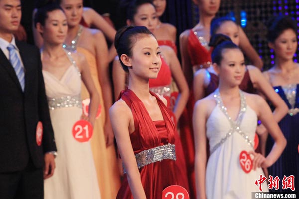 山西12岁小学女生一战成名 模特低龄引热议（图）