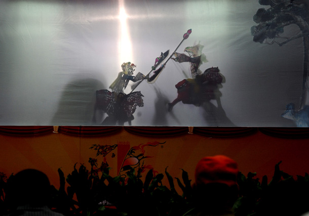 “袖珍人”皮影戏团