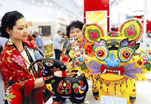 文博会山西特色文化产品受青睐