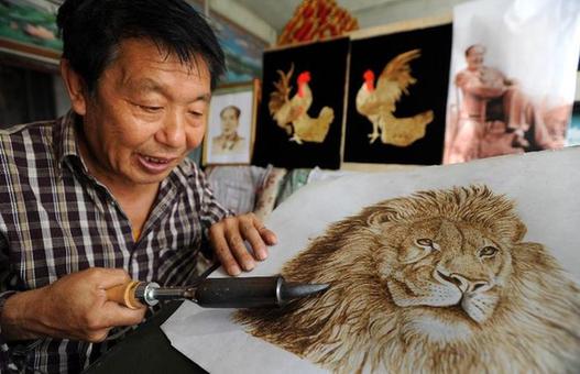 山西民间艺术家的“麦烙画”艺术