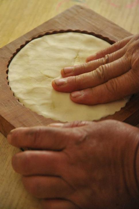 中秋佳节到　花馍月饼俏