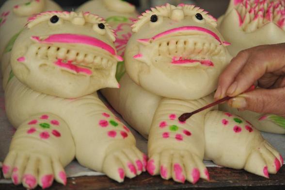 中秋佳节到　花馍月饼俏