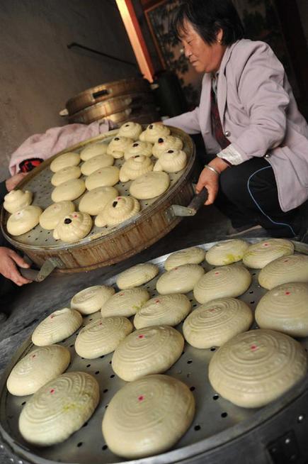 中秋佳节到　花馍月饼俏