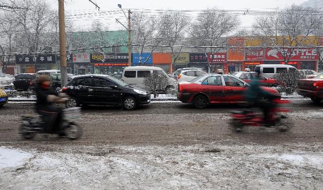 太原积雪路难行