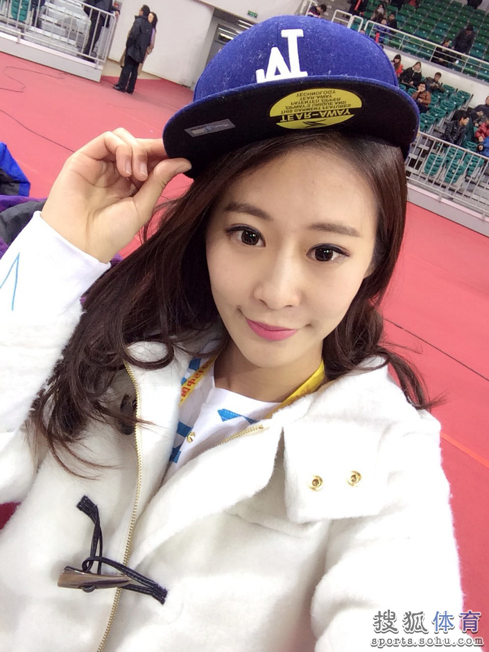 山西篮球美女记者靓照 靓丽弓锐身材修长[1]- 中