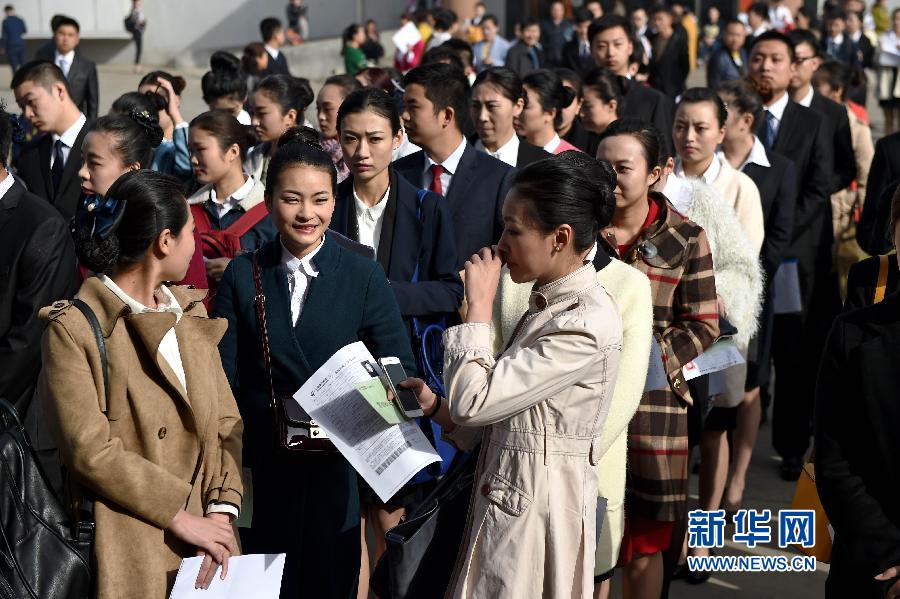 东航在山西招聘空乘 美女帅哥云集