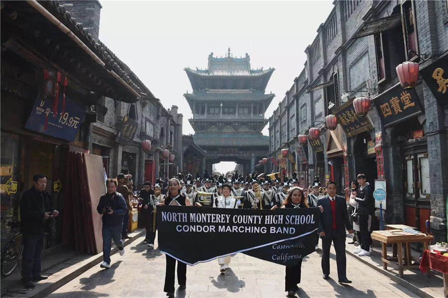 美国中学生“乐享”山西 走进平遥古城