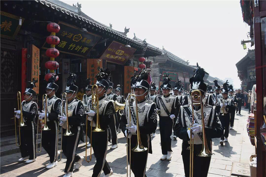 美国中学生“乐享”山西 走进平遥古城