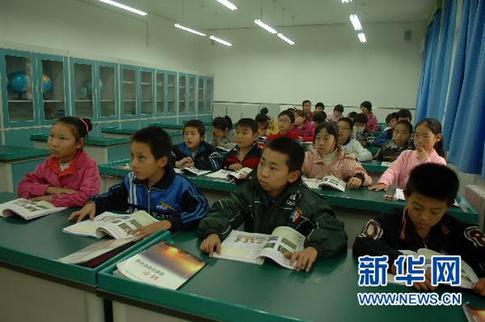 外来人口集聚_中山:外来人员聚集事件  -越南在南沙南威岛铺设巨幅国旗宣示(3)