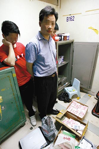 深圳摧毁26个地下钱庄 涉案金额超127亿(组图)
