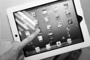 缘何一年级学生要统一购买iPad?