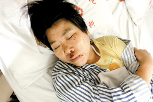 港铁再次公布视频截图证清白 伤者坚称扶梯逆行