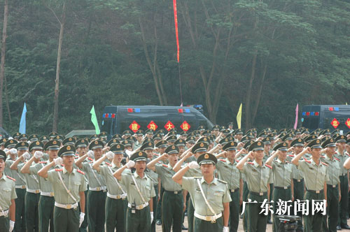 武警惠州支队200余官兵奔赴深圳保障“大运”