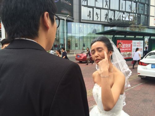 一90后少女扮老年妆试婚　当场气走男友（图）