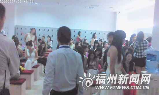 暗访夜总会招聘模特内幕:无学历月收入过万