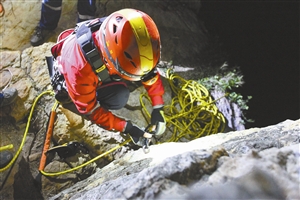 南澳鹿嘴山庄崖底惊现男尸最新进展 警方称死因或是高空坠落