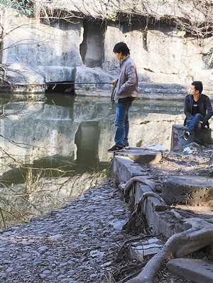 布吉公园安全设施破旧存隐患 管理处回应称人