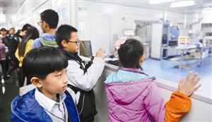 走进深圳大学城：看看图书馆和体育中心有多高大上