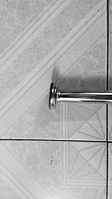 室内单杠突然脱落少年摔伤 京东商城和厂家推