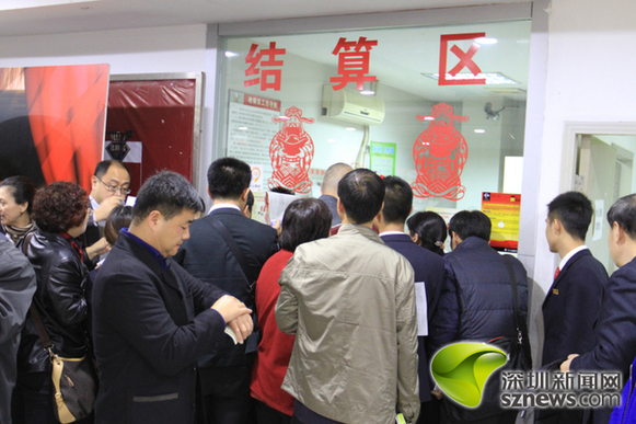 深圳实施汽车限购 市民请假前往4S店排队购车