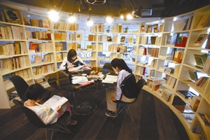 深圳“24小时书吧”：中国内地坚持最久的24小时书店