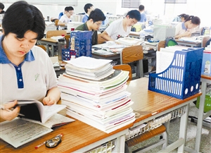 深圳备考重点一直放在广东卷 高二生：改用全国试卷压力山大
