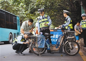 深圳交警禁摩限电重拳出击 行政拘留违法人员11人