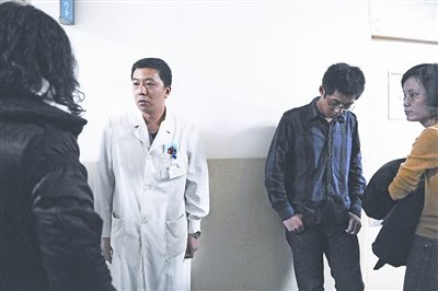 天津男子驾车撞死9人续:被围时企图自杀(图)