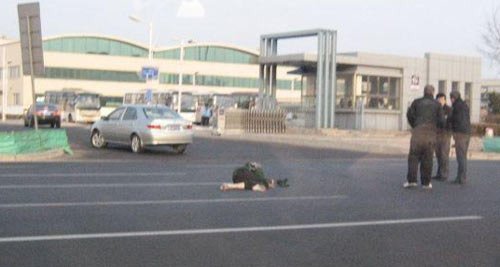 天津男子驾车撞死10人 警方通报被指失实