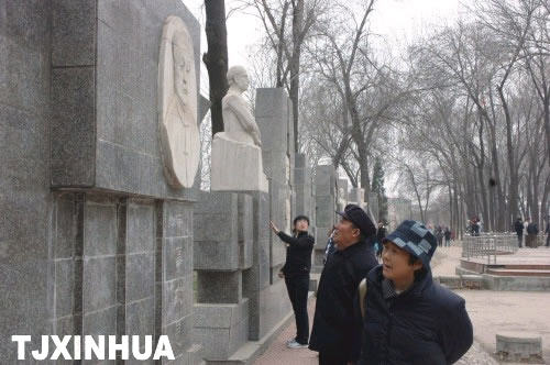 “北洋大学堂”纪念碑廊破损严重